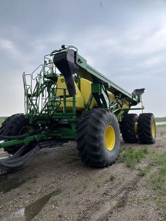 Image of John Deere C650 equipment image 2