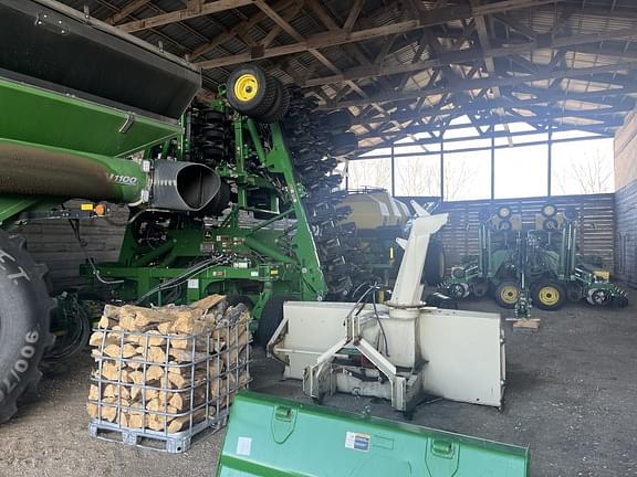 Image of John Deere N560 equipment image 1