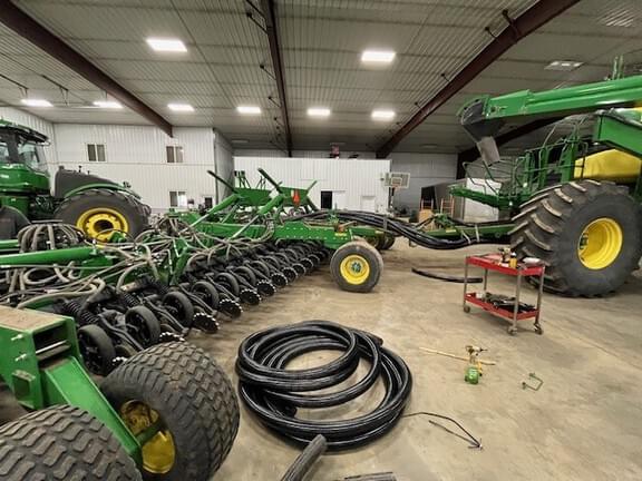 Image of John Deere N560 equipment image 1