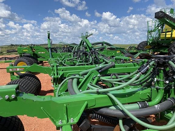 Image of John Deere N560F equipment image 4