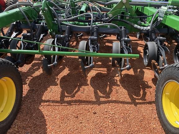Image of John Deere N560F equipment image 3