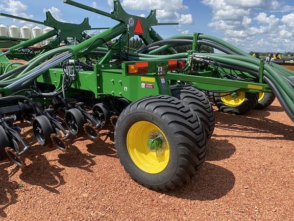 Image of John Deere N560F equipment image 2
