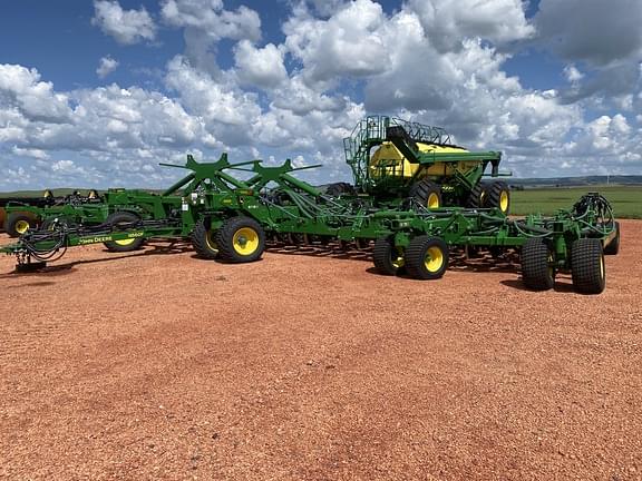 Image of John Deere N560F Primary image