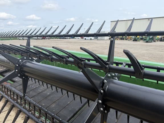 Image of John Deere RD35F equipment image 4