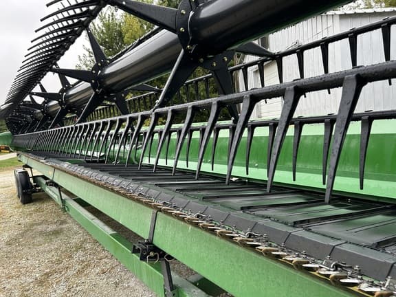 Image of John Deere RD35F equipment image 1