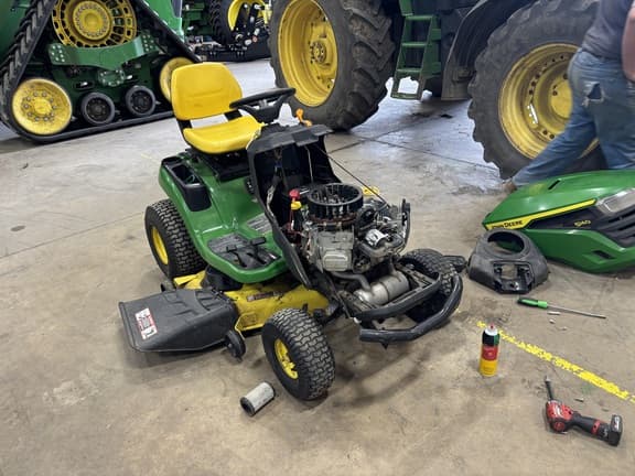 Image of John Deere S140 equipment image 1