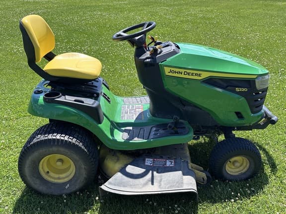 Image of John Deere S220 equipment image 1