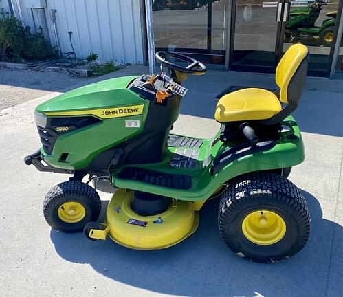 Image of John Deere S220 equipment image 1