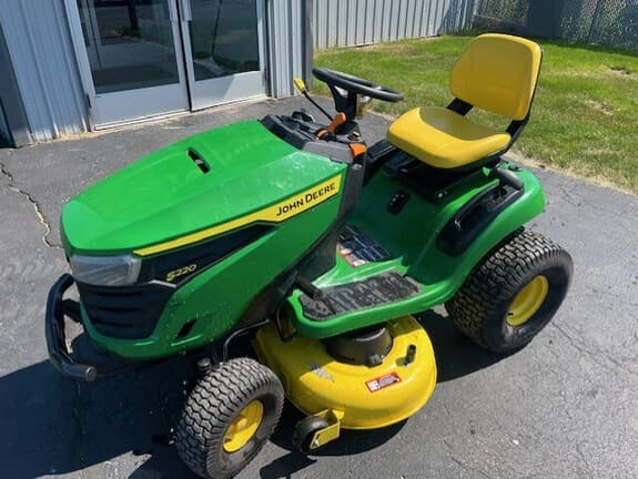 Image of John Deere S220 equipment image 1