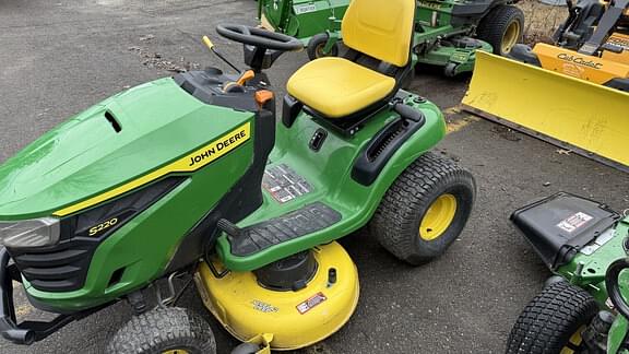 Image of John Deere S220 equipment image 4