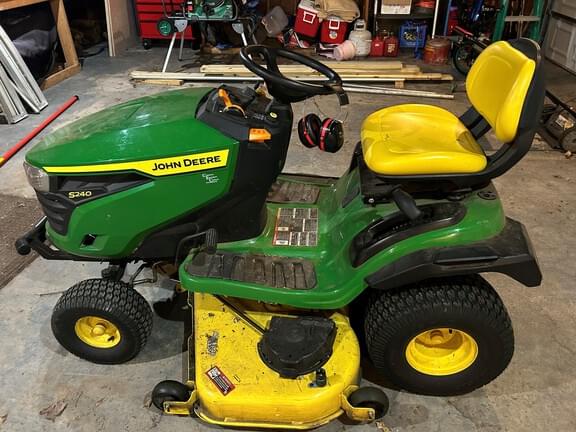 Image of John Deere S240 equipment image 1