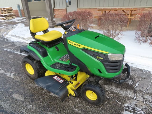 Image of John Deere S240 equipment image 1