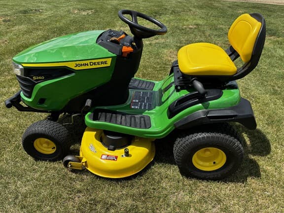 Image of John Deere S240 equipment image 1