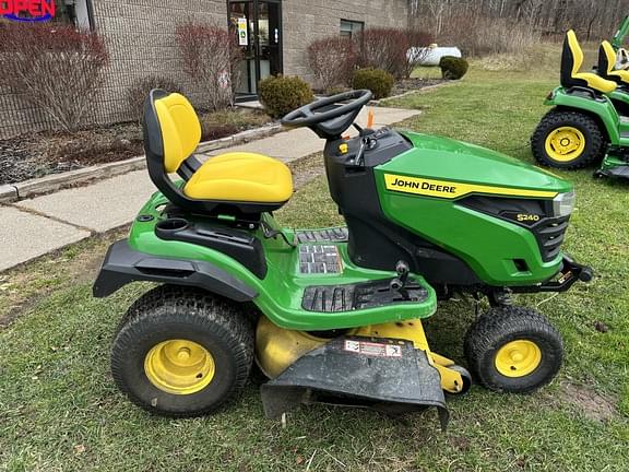 Image of John Deere S240 equipment image 1