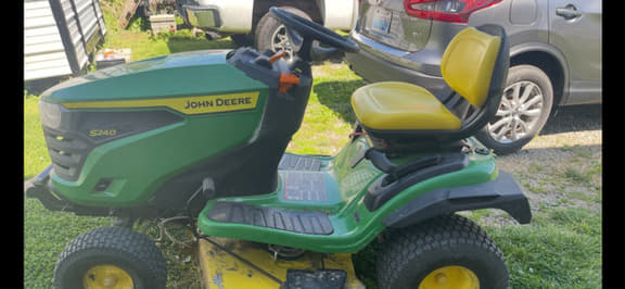 Image of John Deere S240 equipment image 2