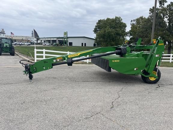 Image of John Deere S300 equipment image 1