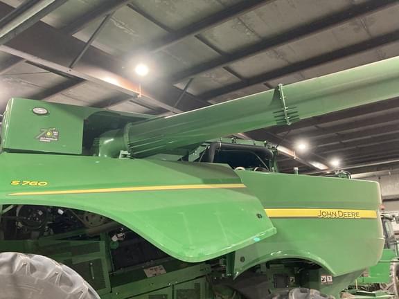 Image of John Deere S760 equipment image 1
