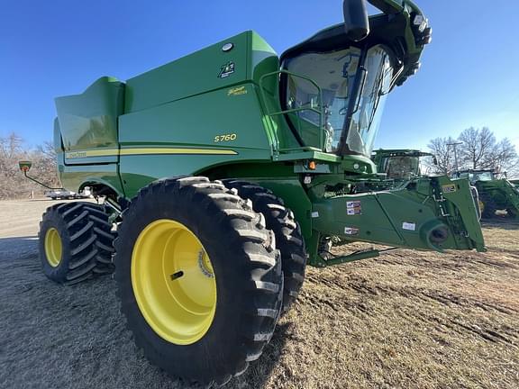 Image of John Deere S760 equipment image 1