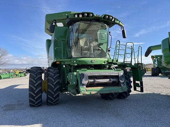 Image of John Deere S760 equipment image 1