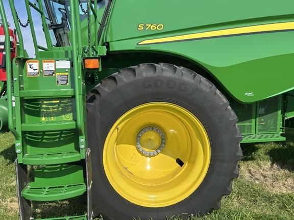 Image of John Deere S760 equipment image 1