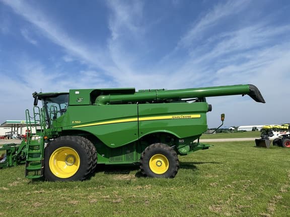 Image of John Deere S760 equipment image 1
