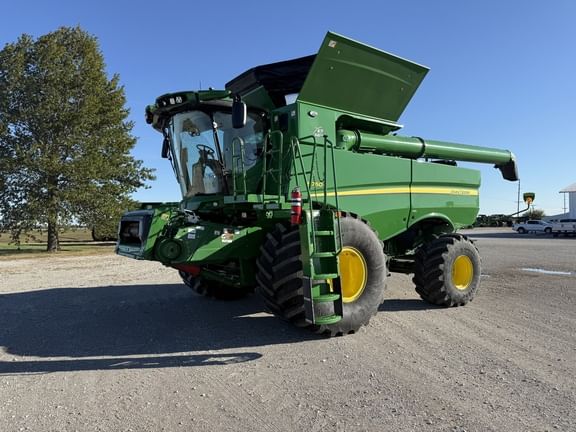 2022 John Deere S760 Equipment Image0