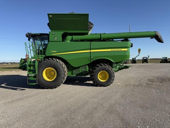 Image of John Deere S760 equipment image 1