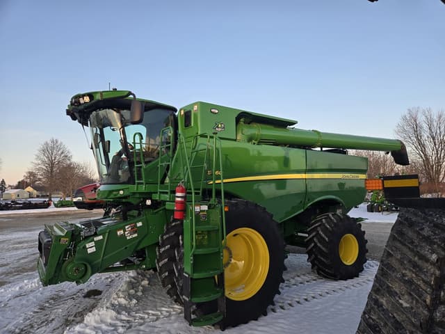 Image of John Deere S760 equipment image 1