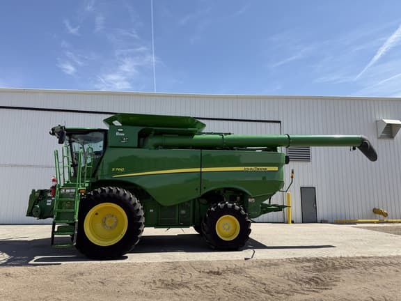 Image of John Deere S760 equipment image 1