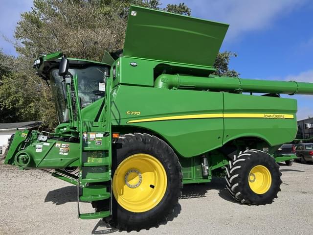 Image of John Deere S770 equipment image 1
