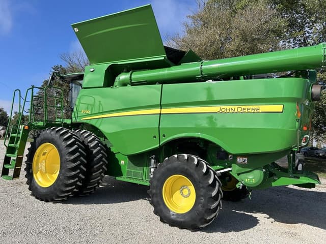 Image of John Deere S770 equipment image 4