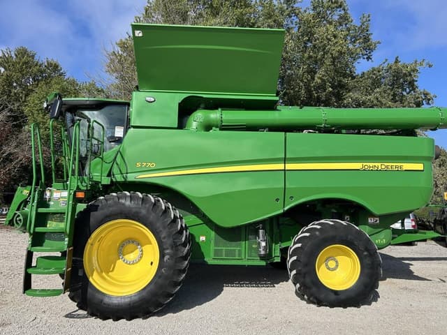 Image of John Deere S770 equipment image 2