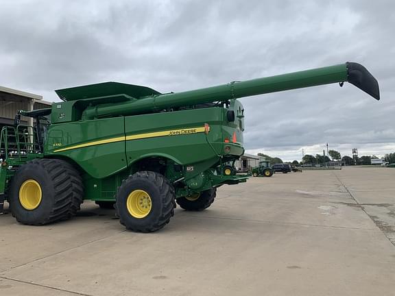 Image of John Deere S770 equipment image 1