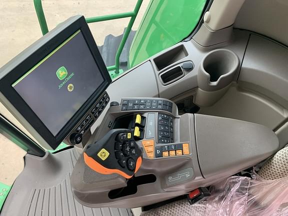 Image of John Deere S770 equipment image 4