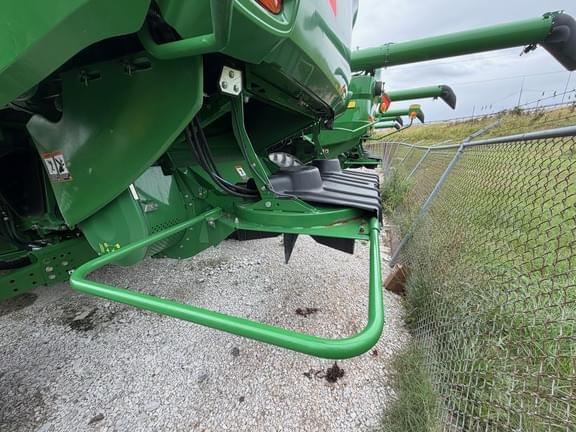 Image of John Deere S770 equipment image 4