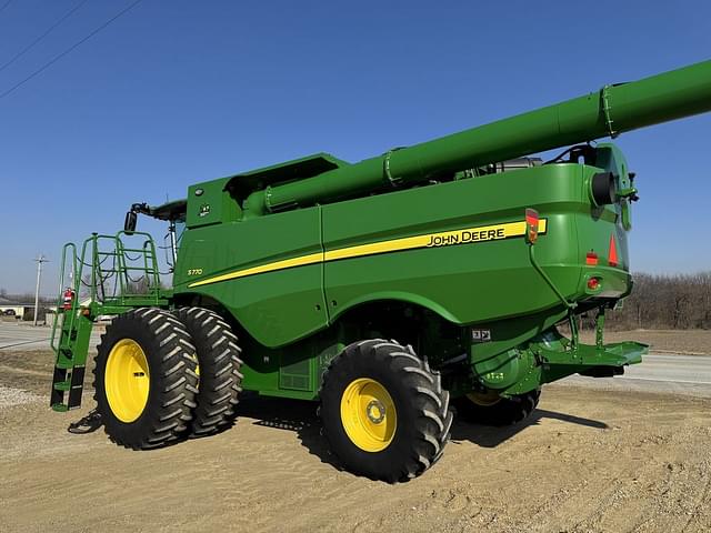Image of John Deere S770 equipment image 2