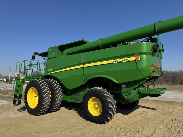 Image of John Deere S770 equipment image 2