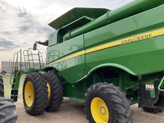 Image of John Deere S770 equipment image 1