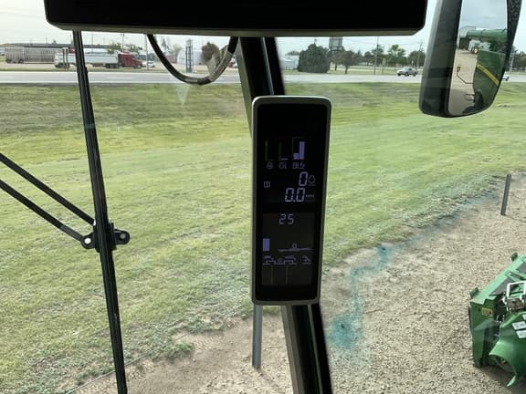 Image of John Deere S770 equipment image 3