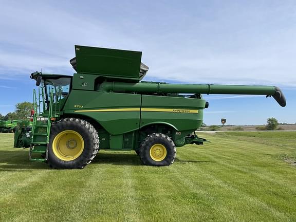 Image of John Deere S770 equipment image 1