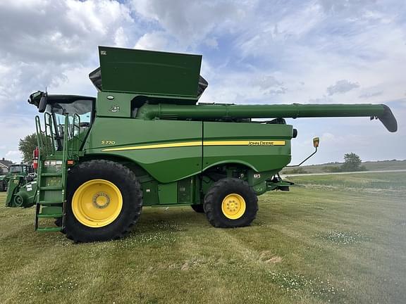 Image of John Deere S770 equipment image 1