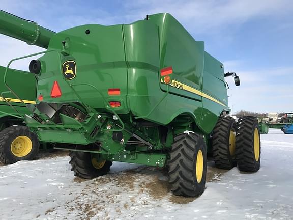 Image of John Deere S770 equipment image 1