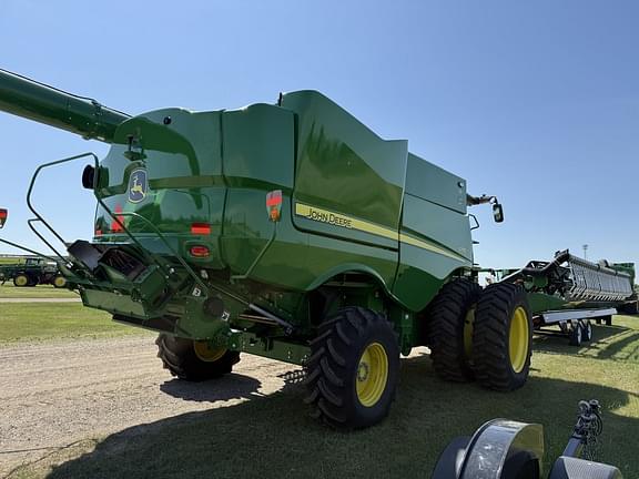 Image of John Deere S770 equipment image 1