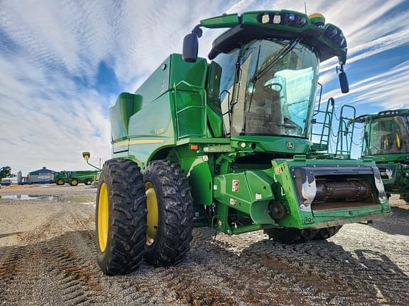 Image of John Deere S770 equipment image 1