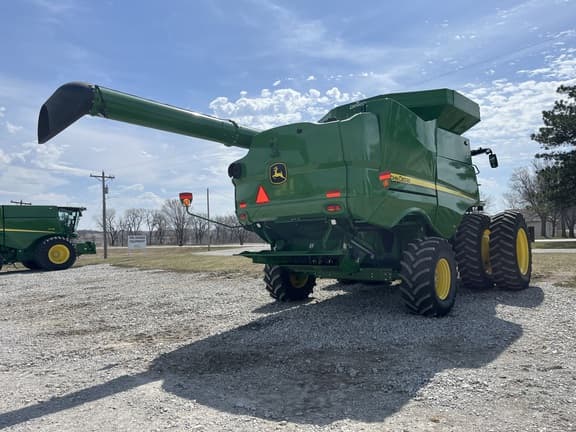 Image of John Deere S770 equipment image 4