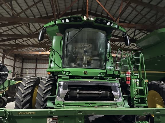 Image of John Deere S770 equipment image 2