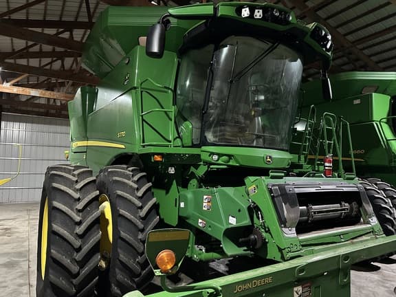 Image of John Deere S770 equipment image 1