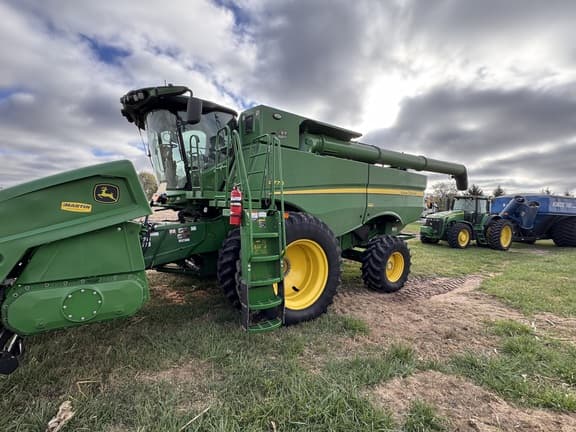 Image of John Deere S770 equipment image 2