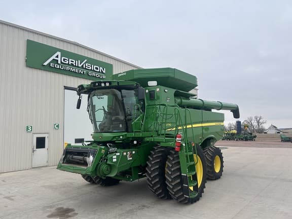 Image of John Deere S770 equipment image 1