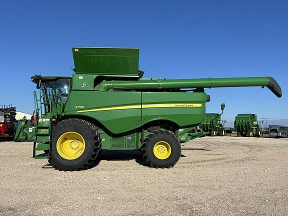 Image of John Deere S770 equipment image 1